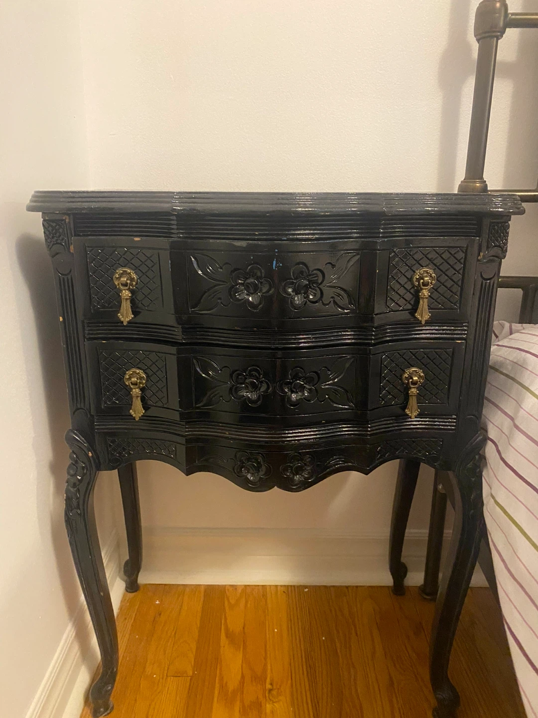 2 bed side vintage tables - photo 2