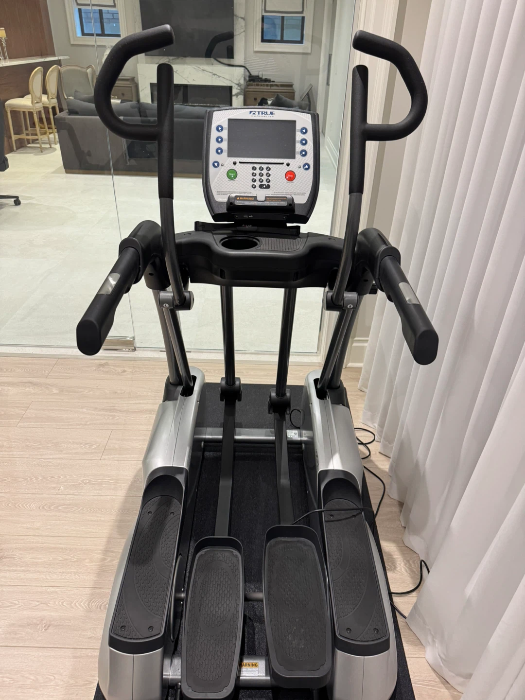 TRUE ES700 Elliptical Trainer - photo 2
