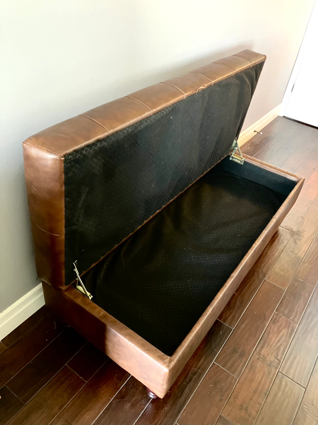 Leather Ottoman / Blanket Box - photo 2