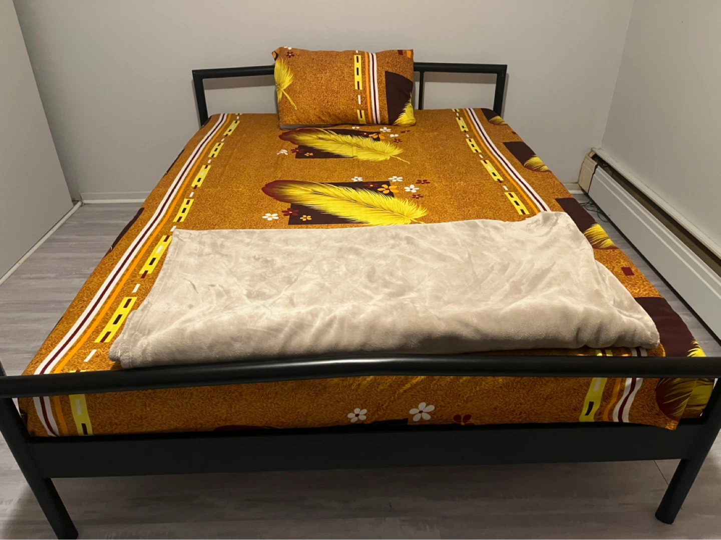 Black Metal Bed Frame queen size