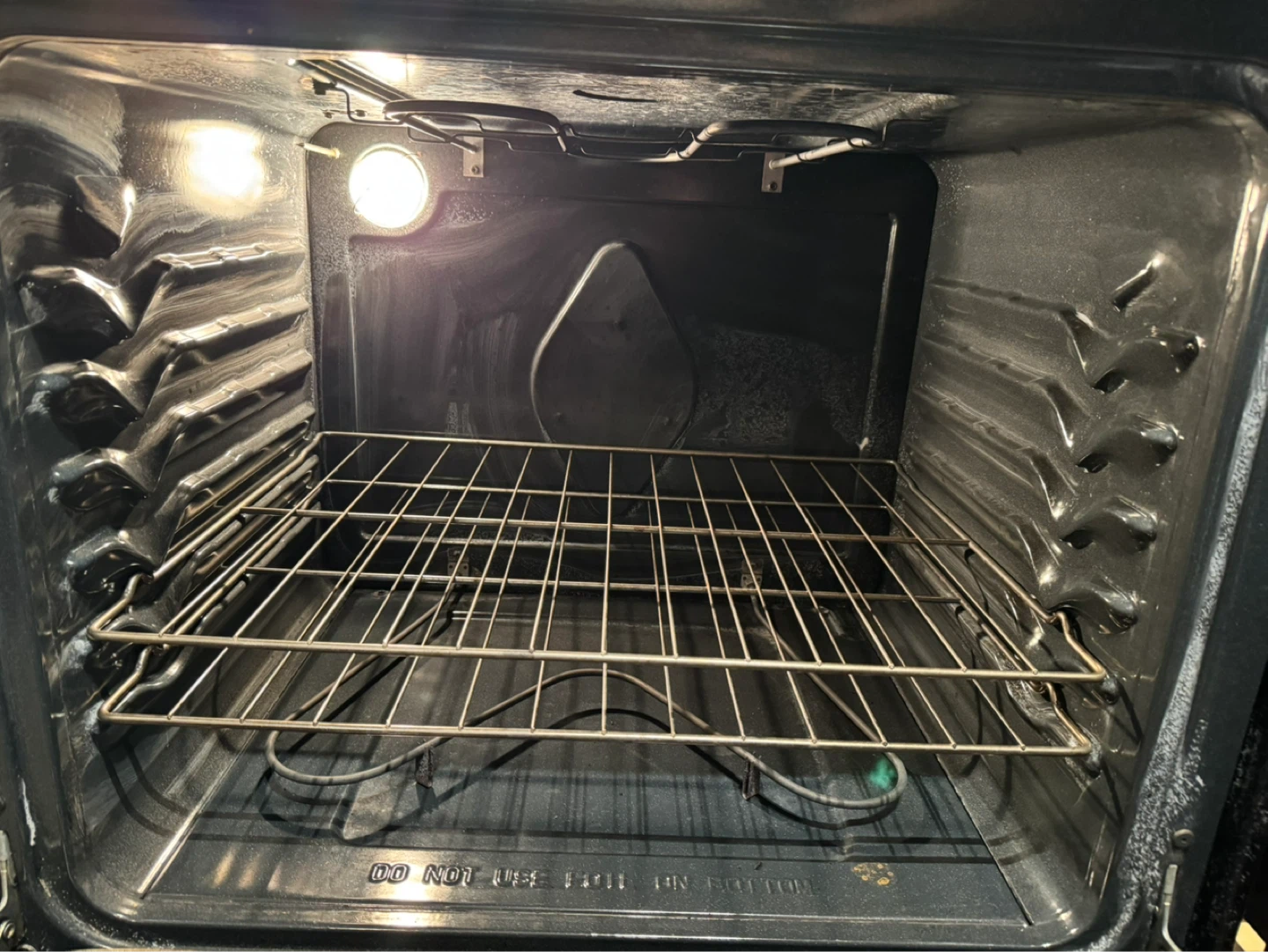 Frigidaire Electric Range - very good condition - photo 5