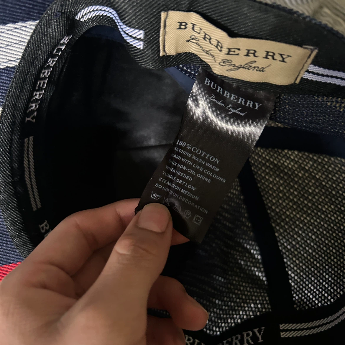 Burberry hat need gone - photo 3