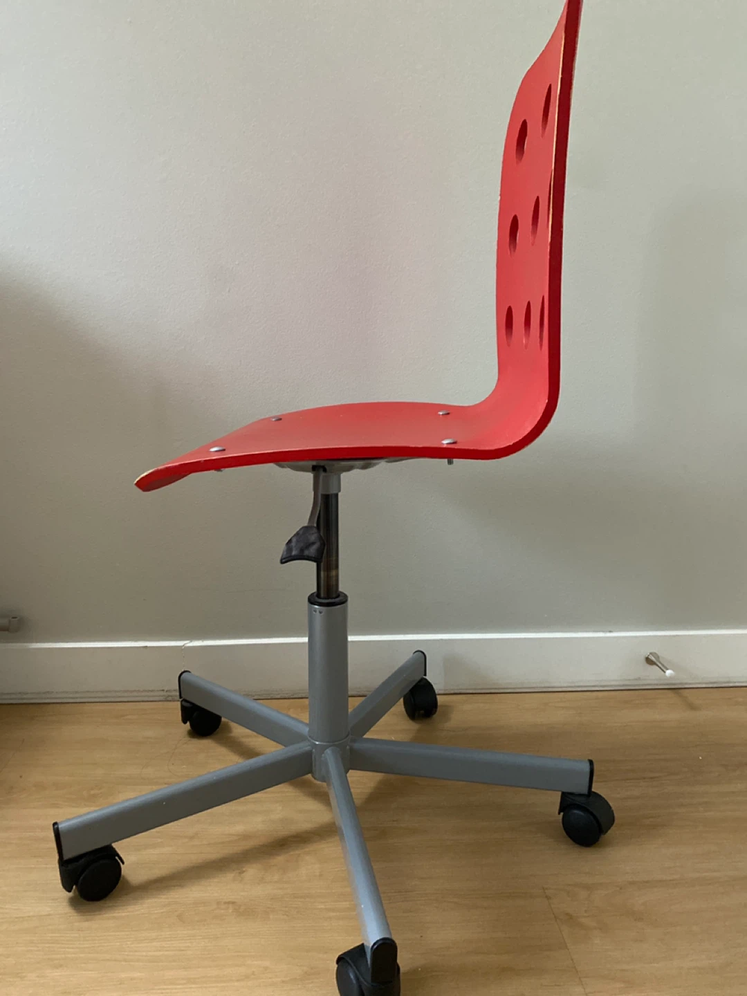 Red Swivel Office Chair - photo 2