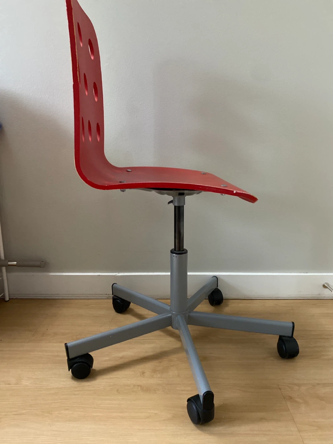 Red Swivel Office Chair - photo 4