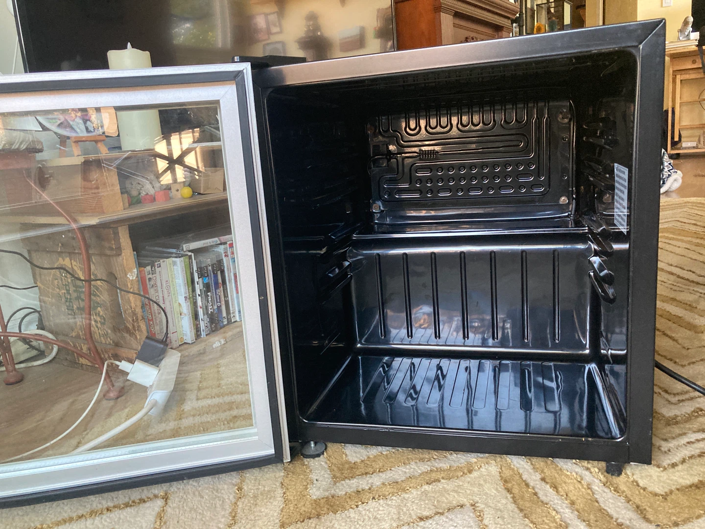 Danby Compact Mini Fridge - photo 3