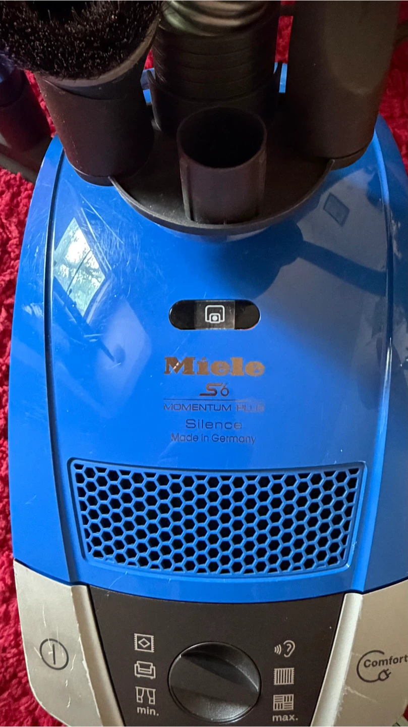 Miele S6 Silence Momentum Vacuum Cleaner