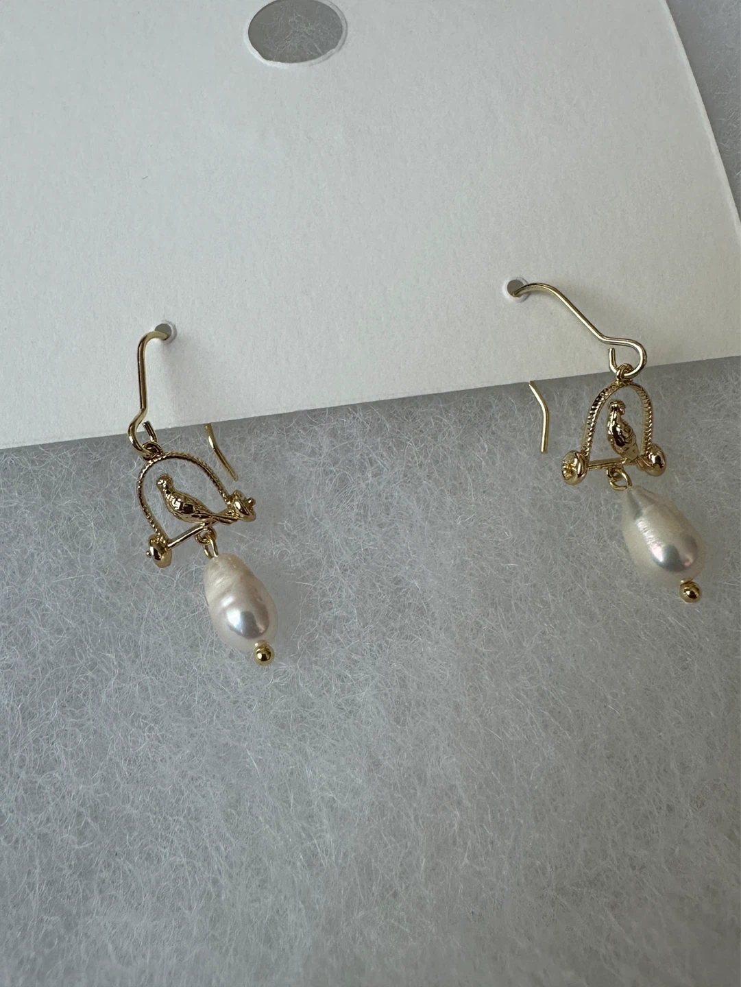 NEW Gold Bird & Pearl Dangle Earrings - photo 3