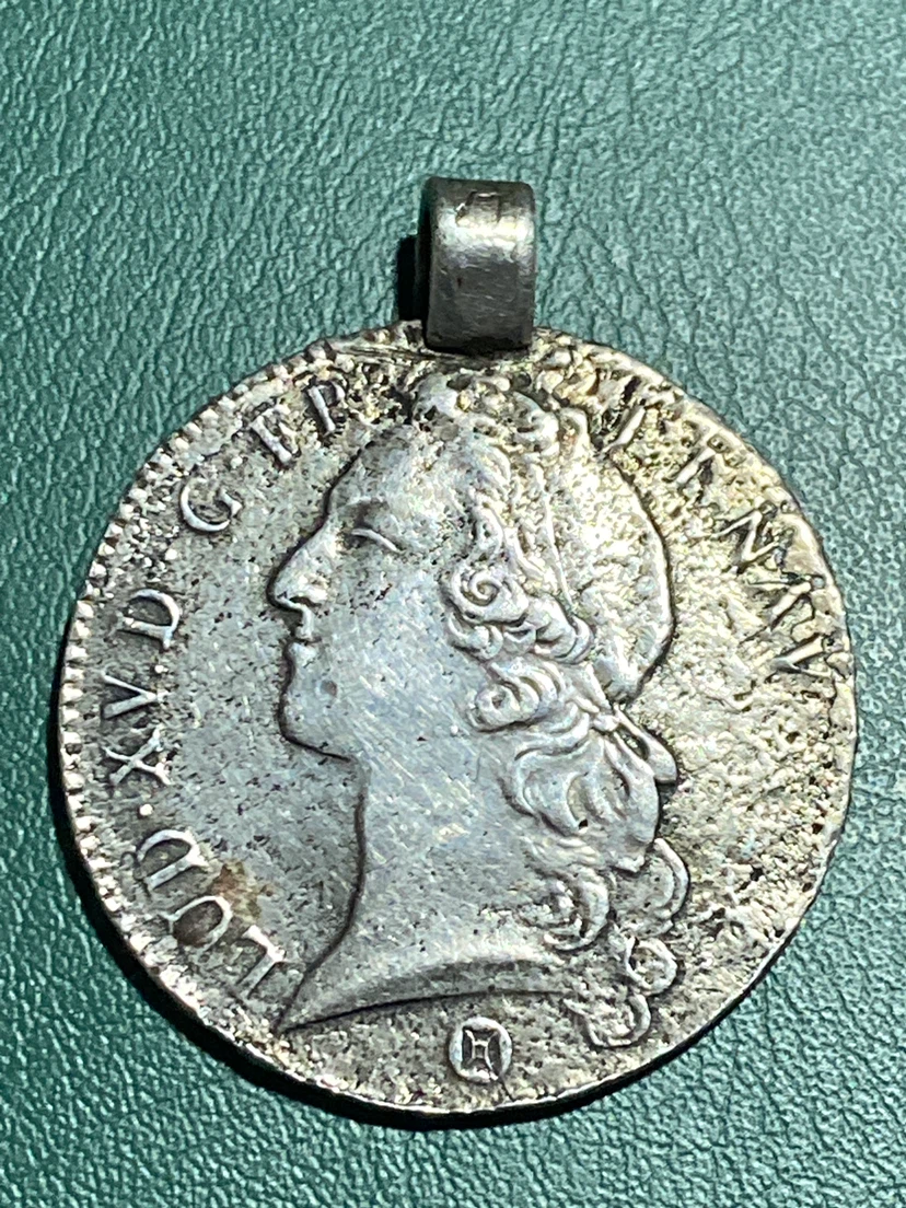 Antique 1742 French Silver Coin Pendant - photo 2