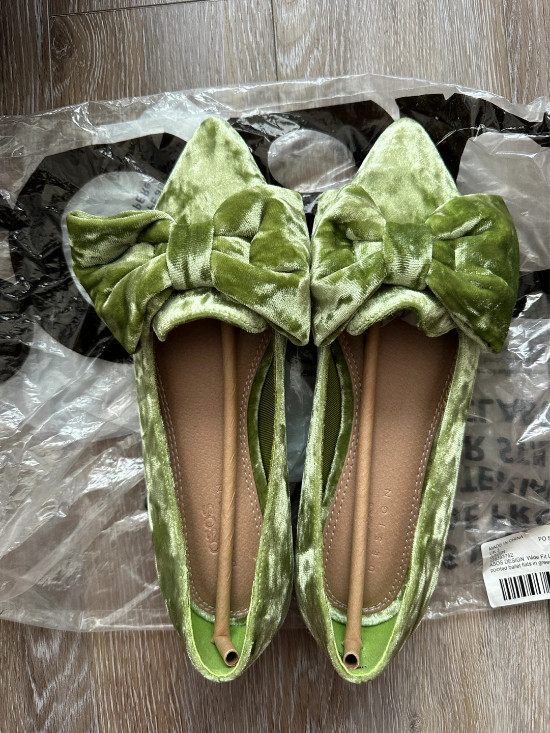 NEW ASOS DESIGN Green Velvet Bow Ballet Flats - Size 3W