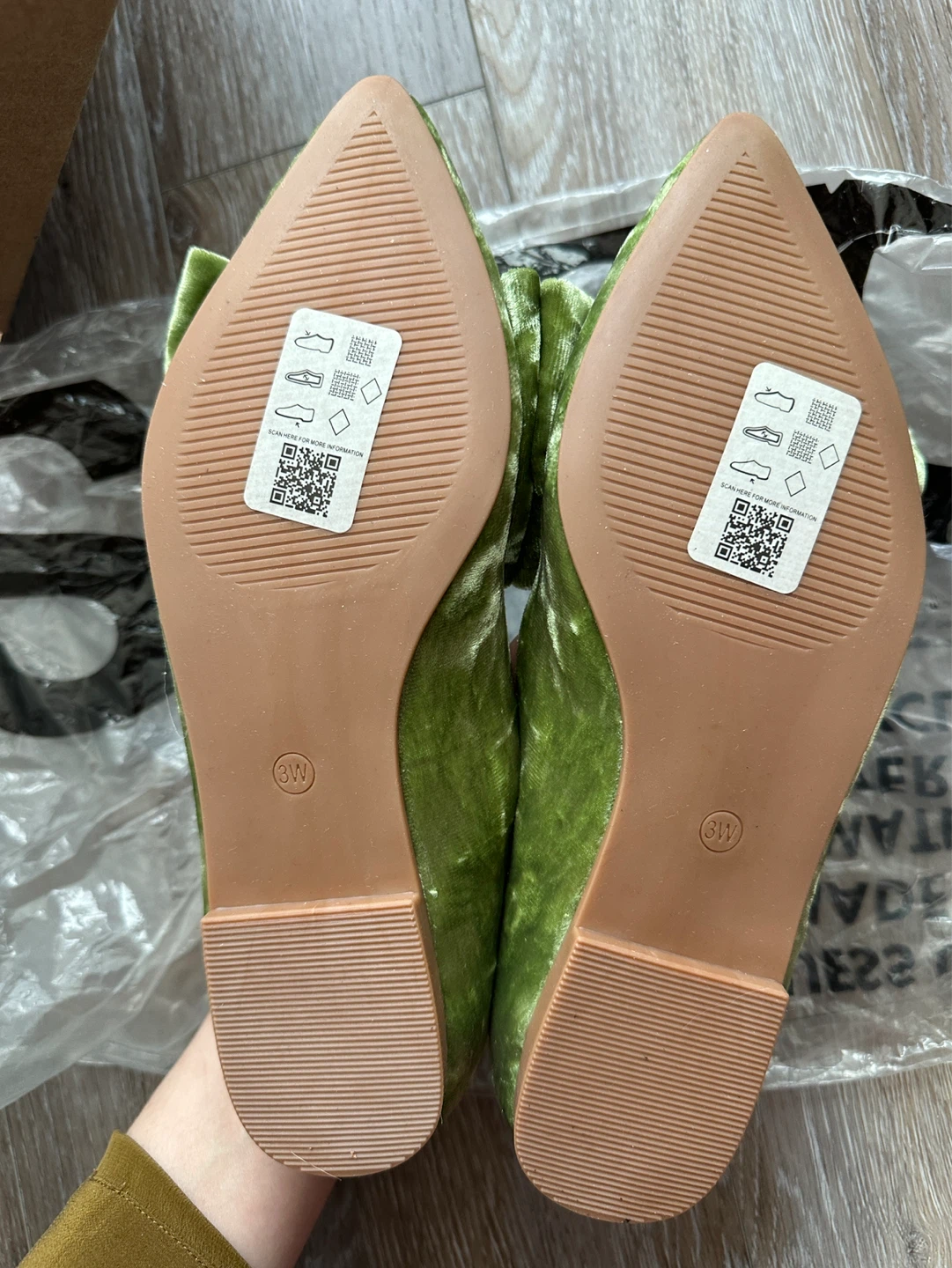 NEW ASOS DESIGN Green Velvet Bow Ballet Flats - Size 3W - photo 2
