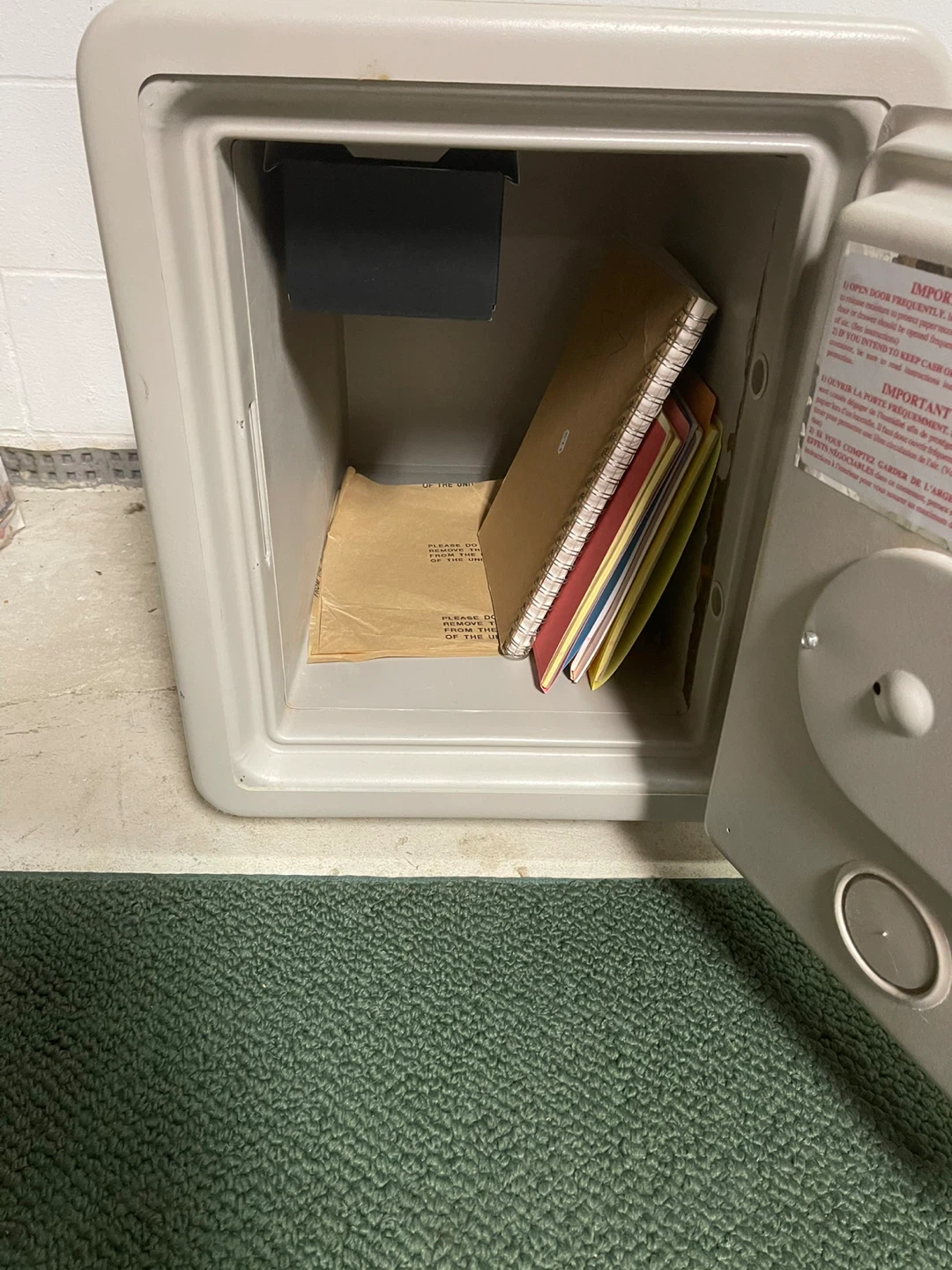 SENTRY 1380 safe - photo 5