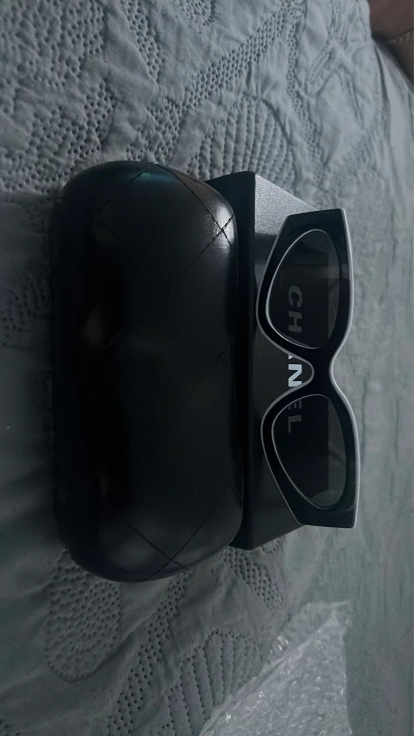 CHANEL Sunglasses Cat Eyes Black & White Delivery Available - photo 2
