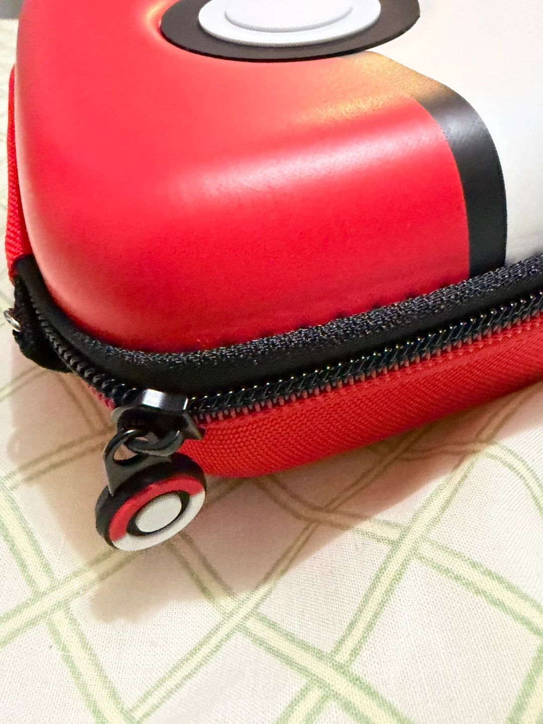 Pokemon Card Case 6"x5"x3" Red Zippered Hard Carrying Box - photo 3