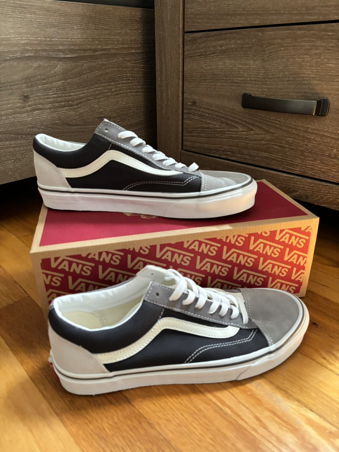 Brand new men’s vans sneakers size 9US