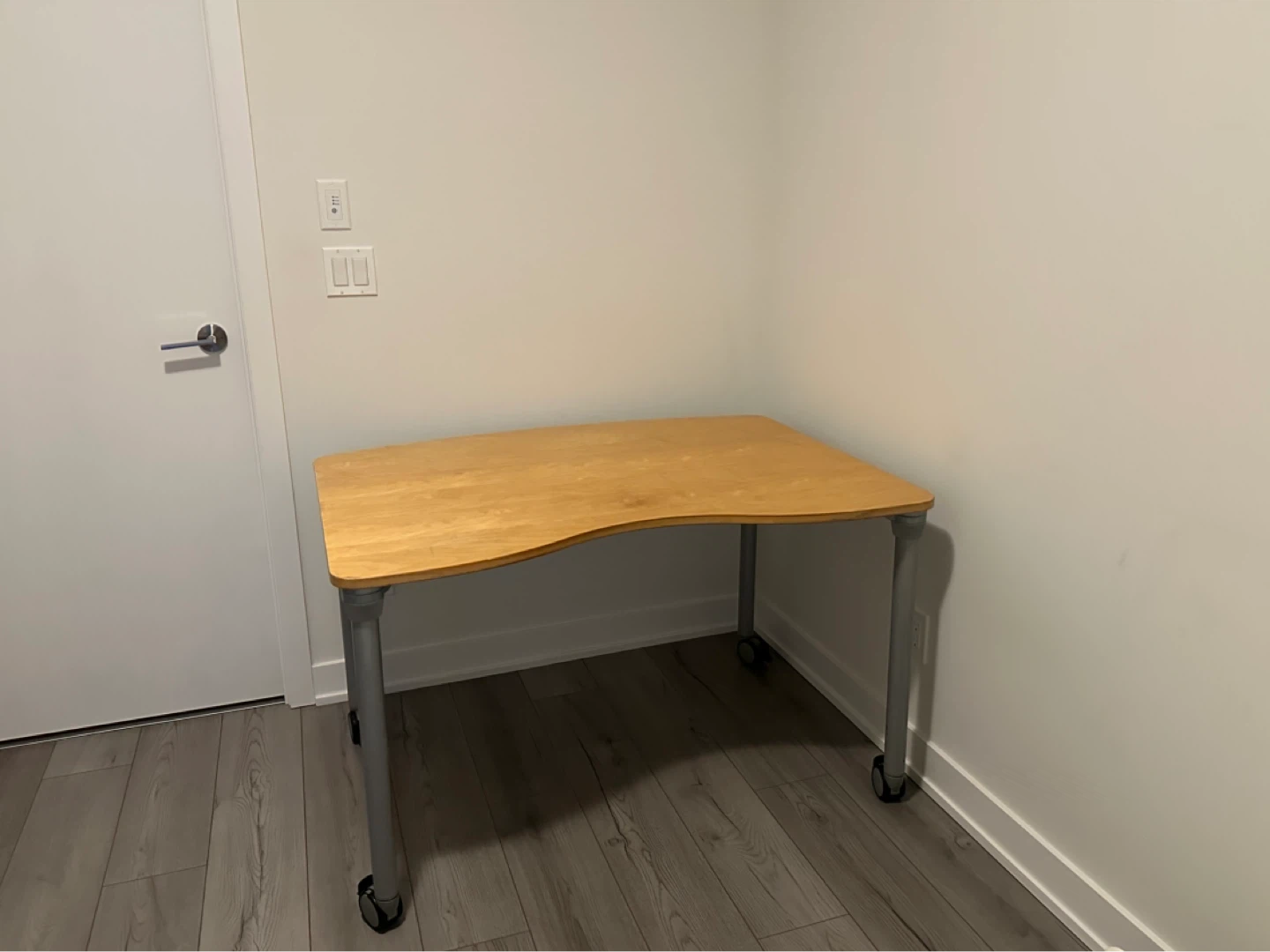 Corner Desk with Wheels