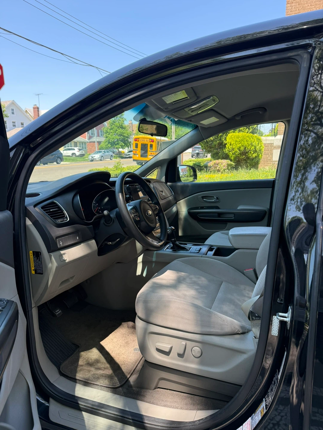 2015  Kia Sedona LX Minivan 142k miles clean title no accident - photo 4