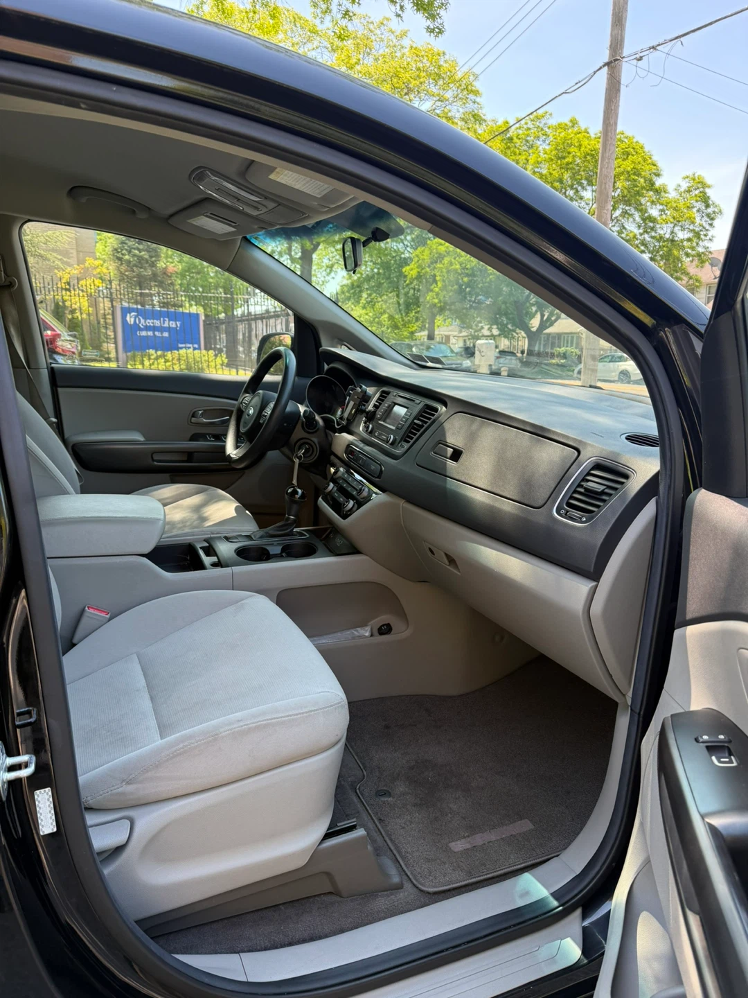 2015  Kia Sedona LX Minivan 142k miles clean title no accident - photo 5
