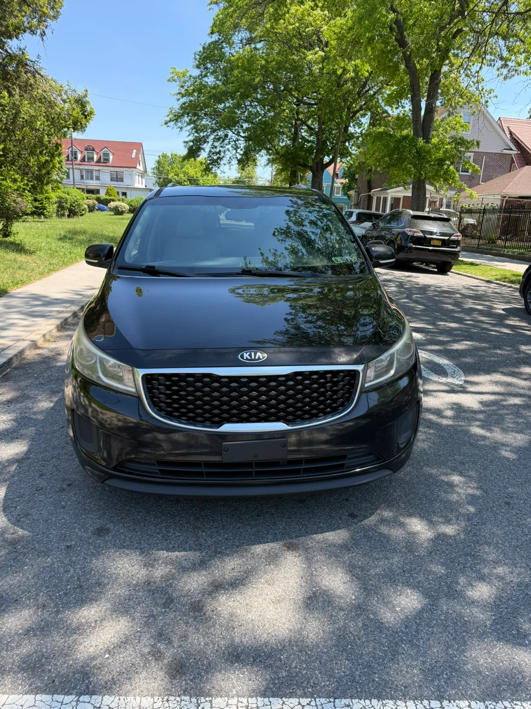 2015  Kia Sedona LX Minivan 142k miles clean title no accident