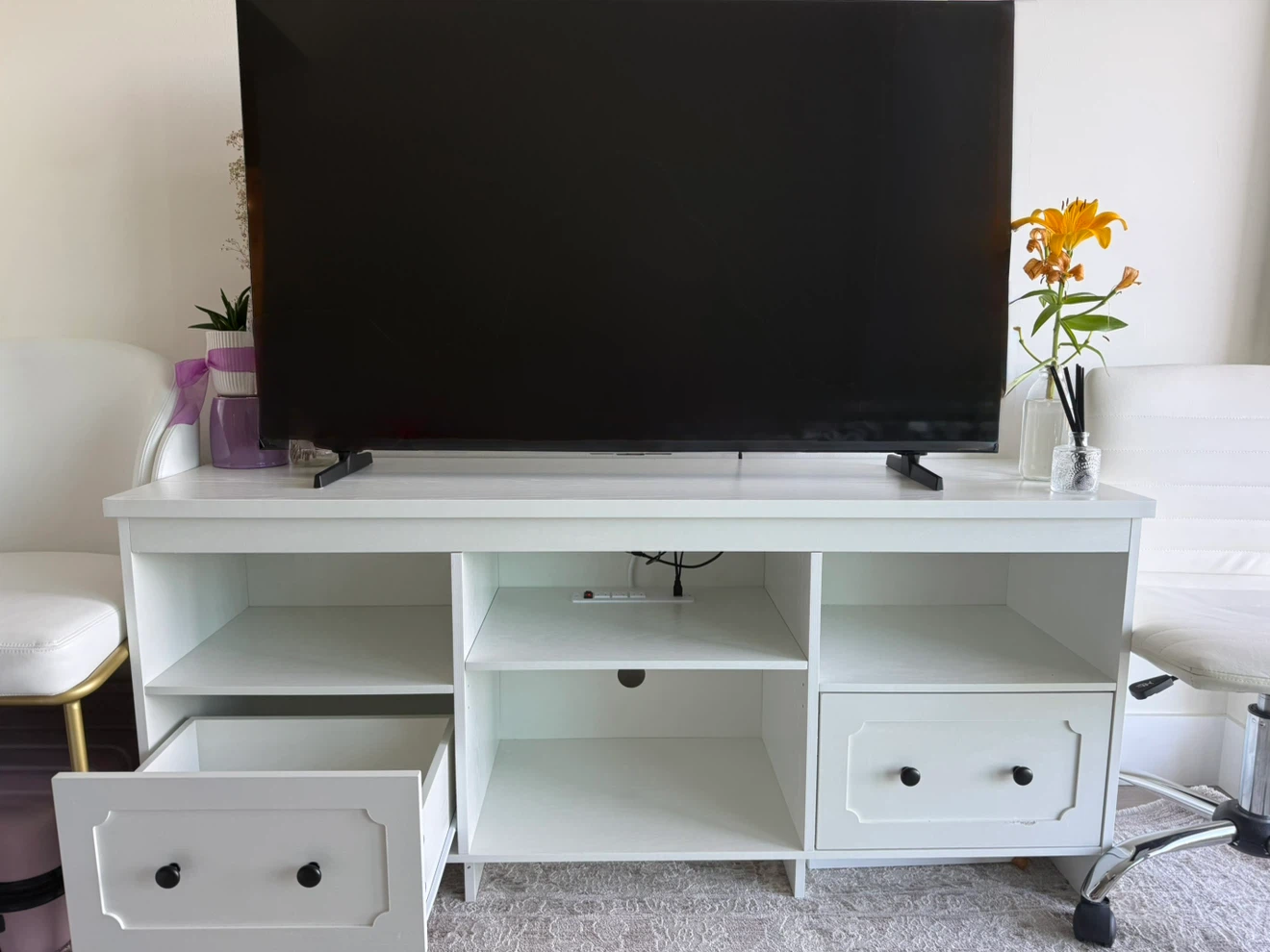 Tv with stand - photo 2