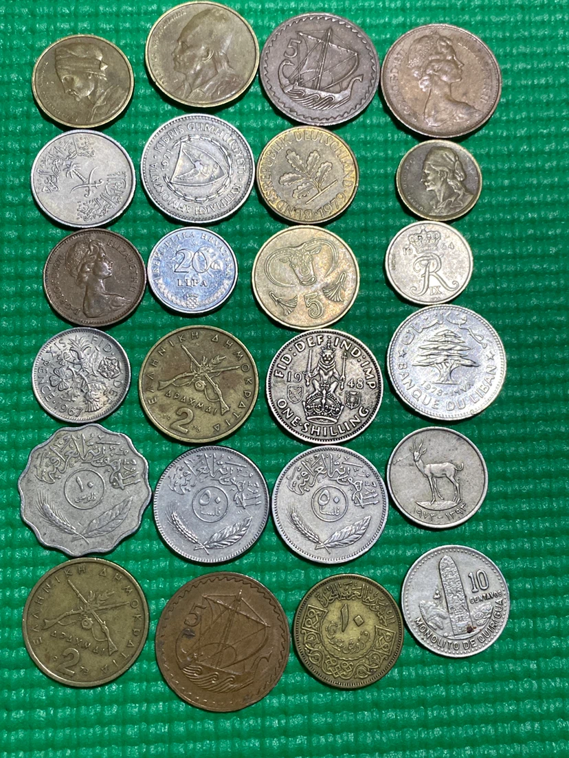 Mixed Collection of World Coins - photo 2