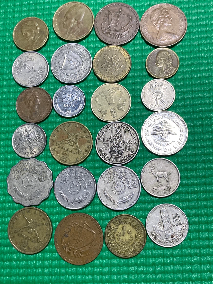 Mixed Collection of World Coins - photo 3