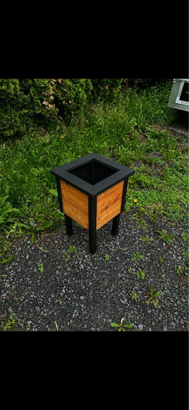 🌿 Handmade Raised Cedar Planter - photo 2