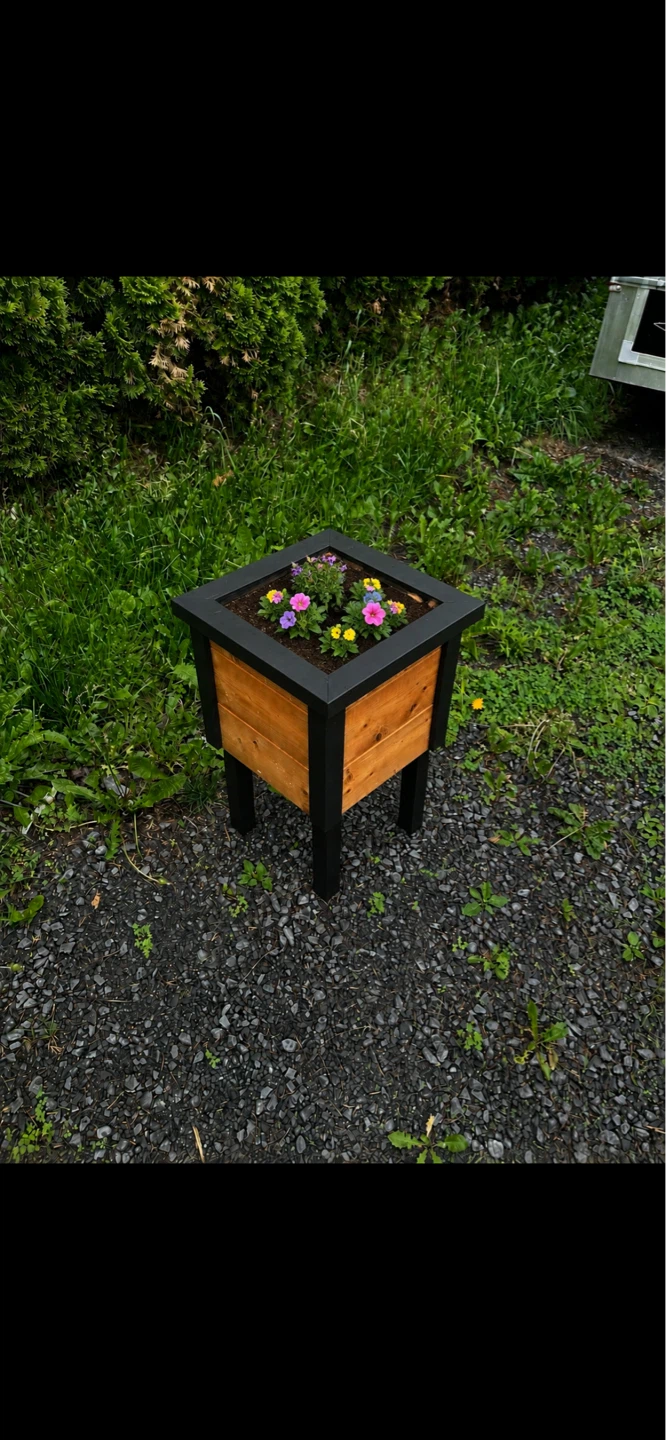 🌿 Handmade Raised Cedar Planter