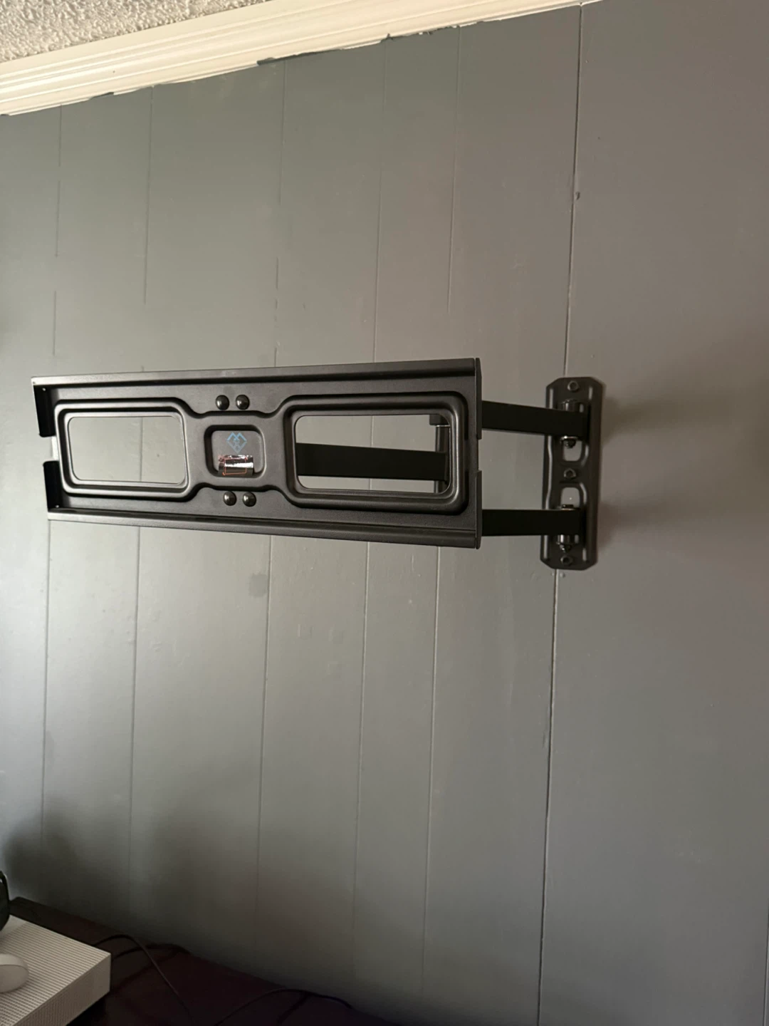 Tv mount full motion fits up to 60”