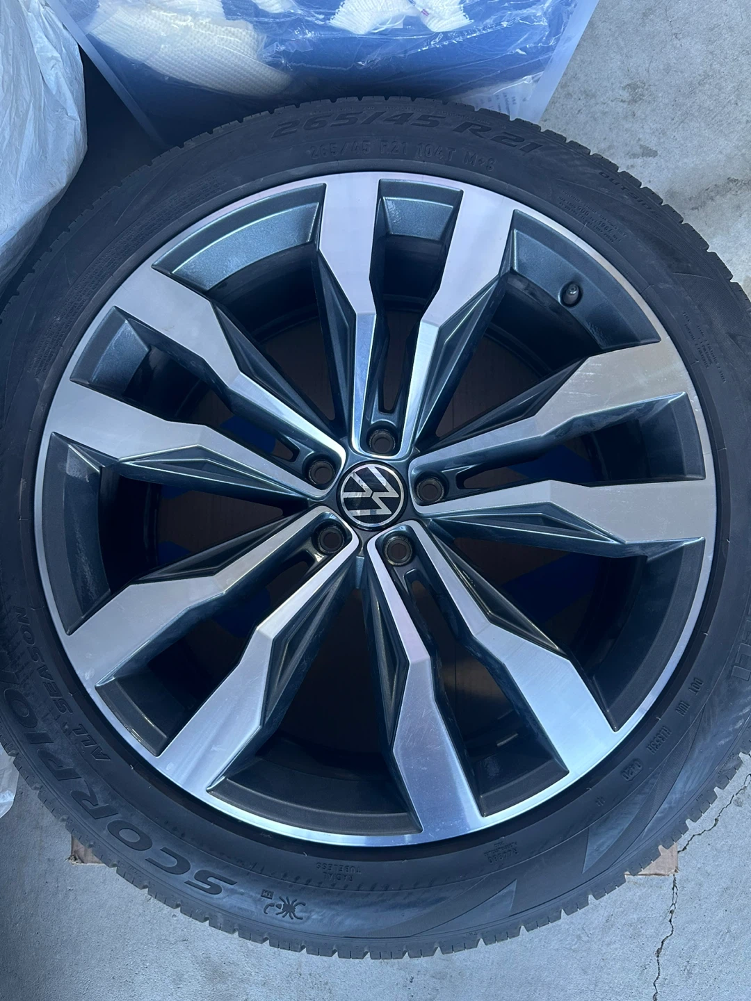 2021 VW Atlas OEM rims and tires + winter mats