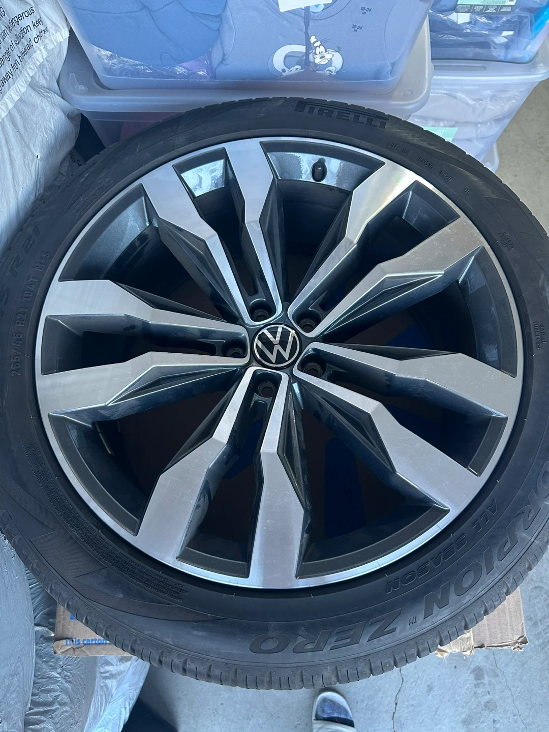 2021 VW Atlas OEM rims and tires + winter mats - photo 3