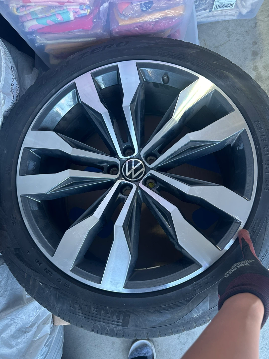 2021 VW Atlas OEM rims and tires + winter mats - photo 4