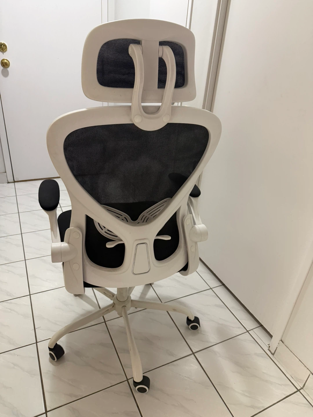 Ergonomic Mesh Office Chair-Great Condition with 3in1 Charger - photo 2