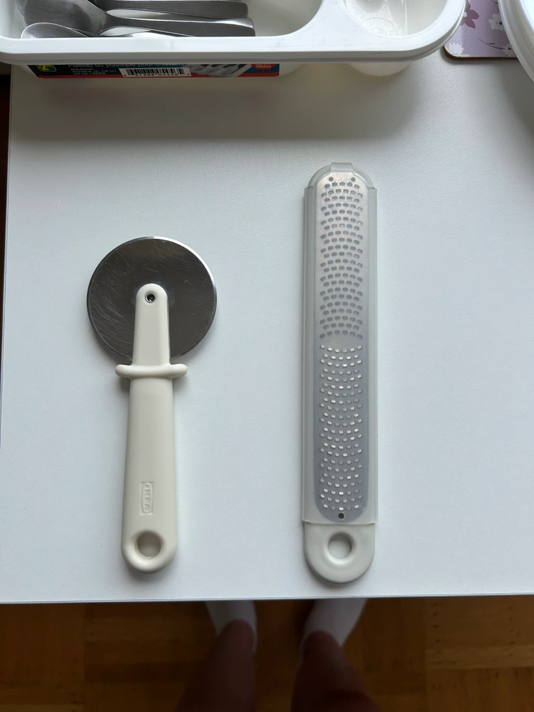 Dinnerware Set with Utensils and Gadgets - photo 3