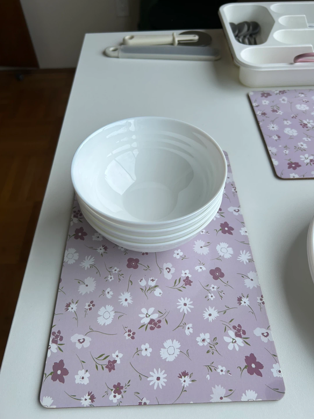Dinnerware Set with Utensils and Gadgets - photo 5