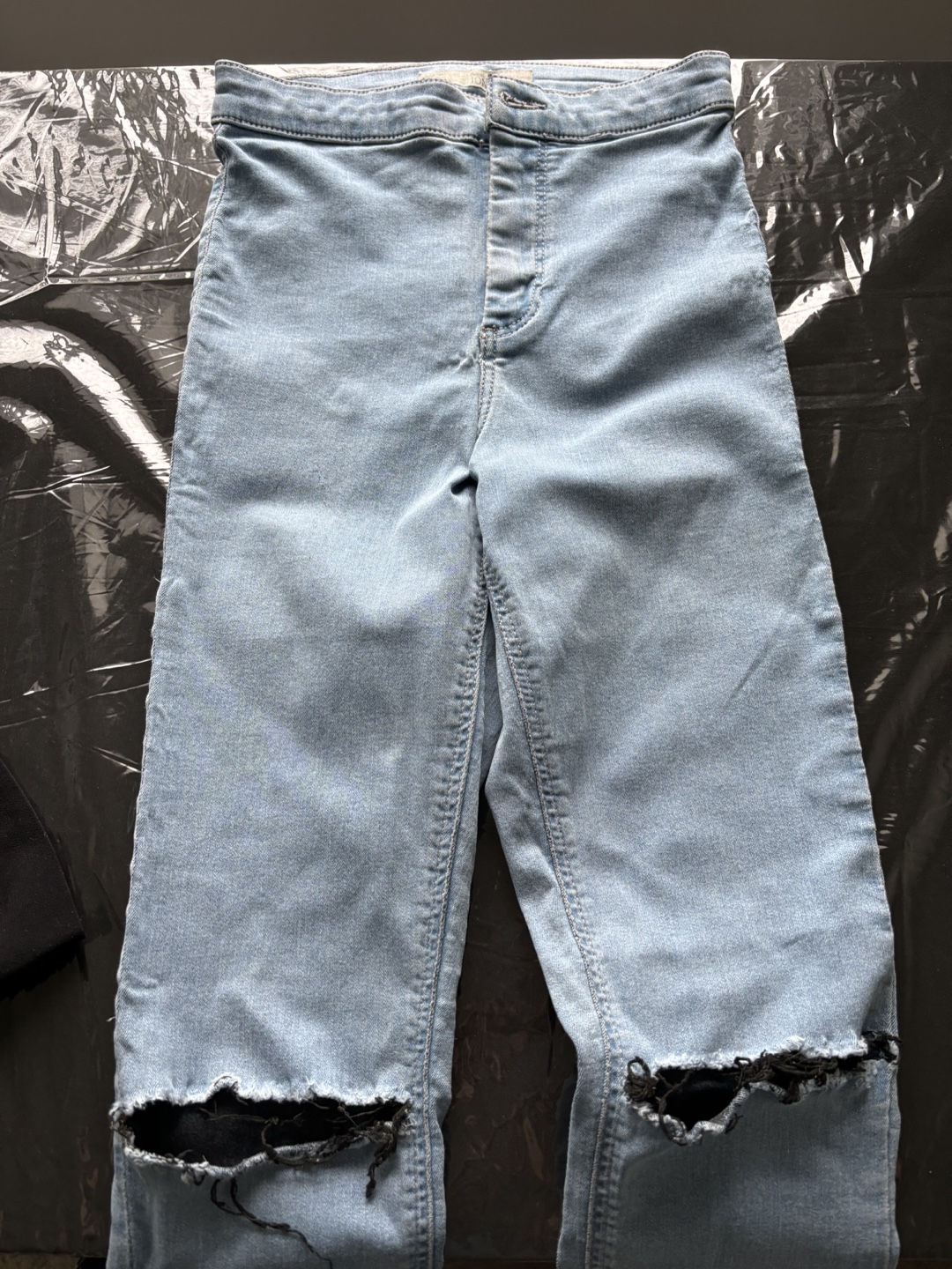 Topshop - Light Wash Ripped Skinny Jeans