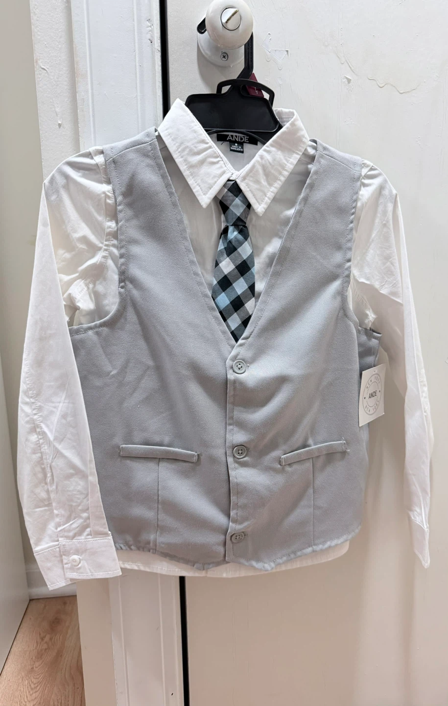 Boys 4-piece suit set- size 8