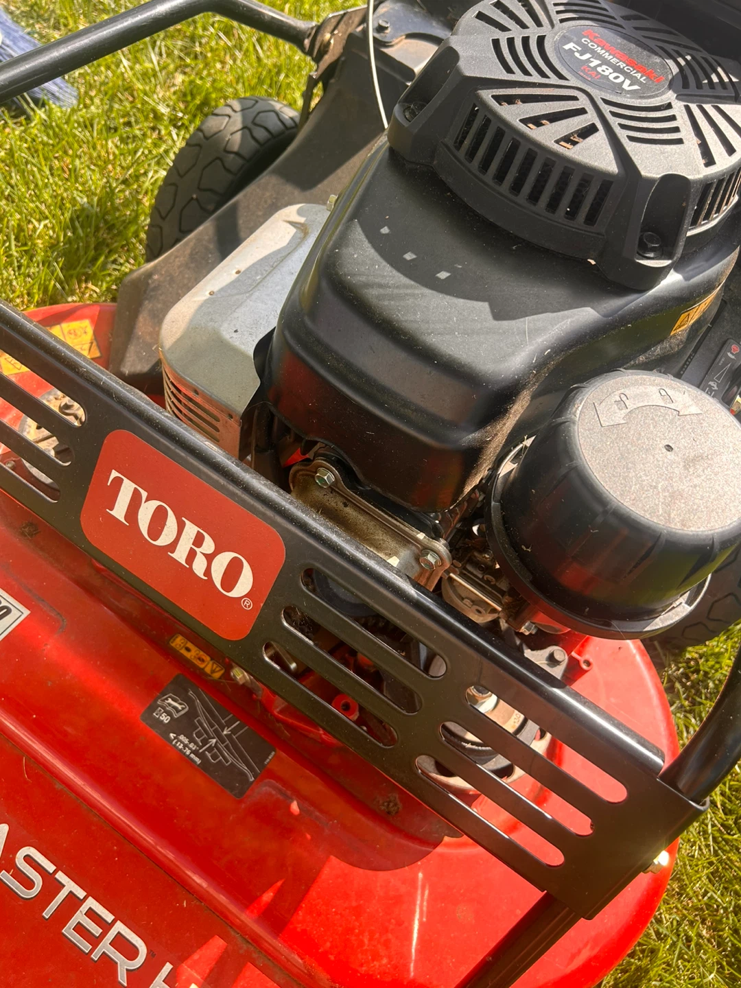Toro Commercial Lawn Mower with Kawasaki FJ180V Engine - photo 2