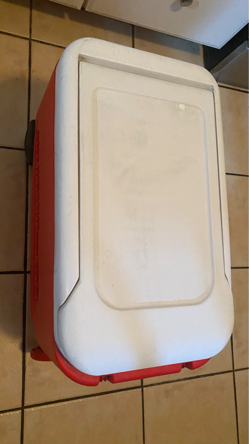 Igloo Rolling Cooler - photo 4