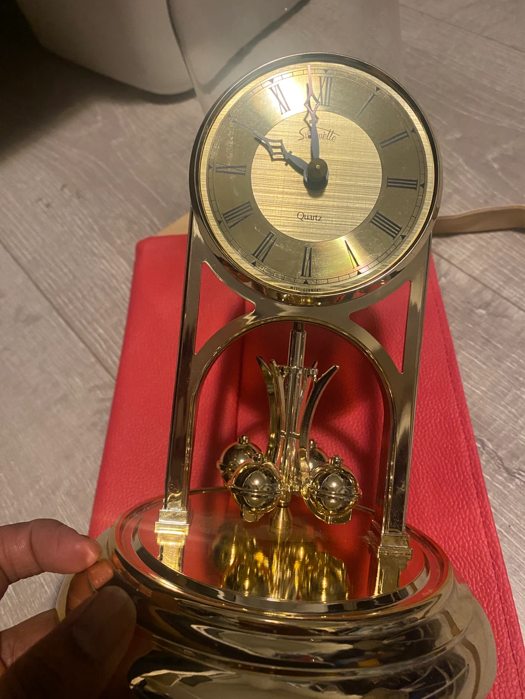 Silhouette Quartz Pendulum Clock - photo 3