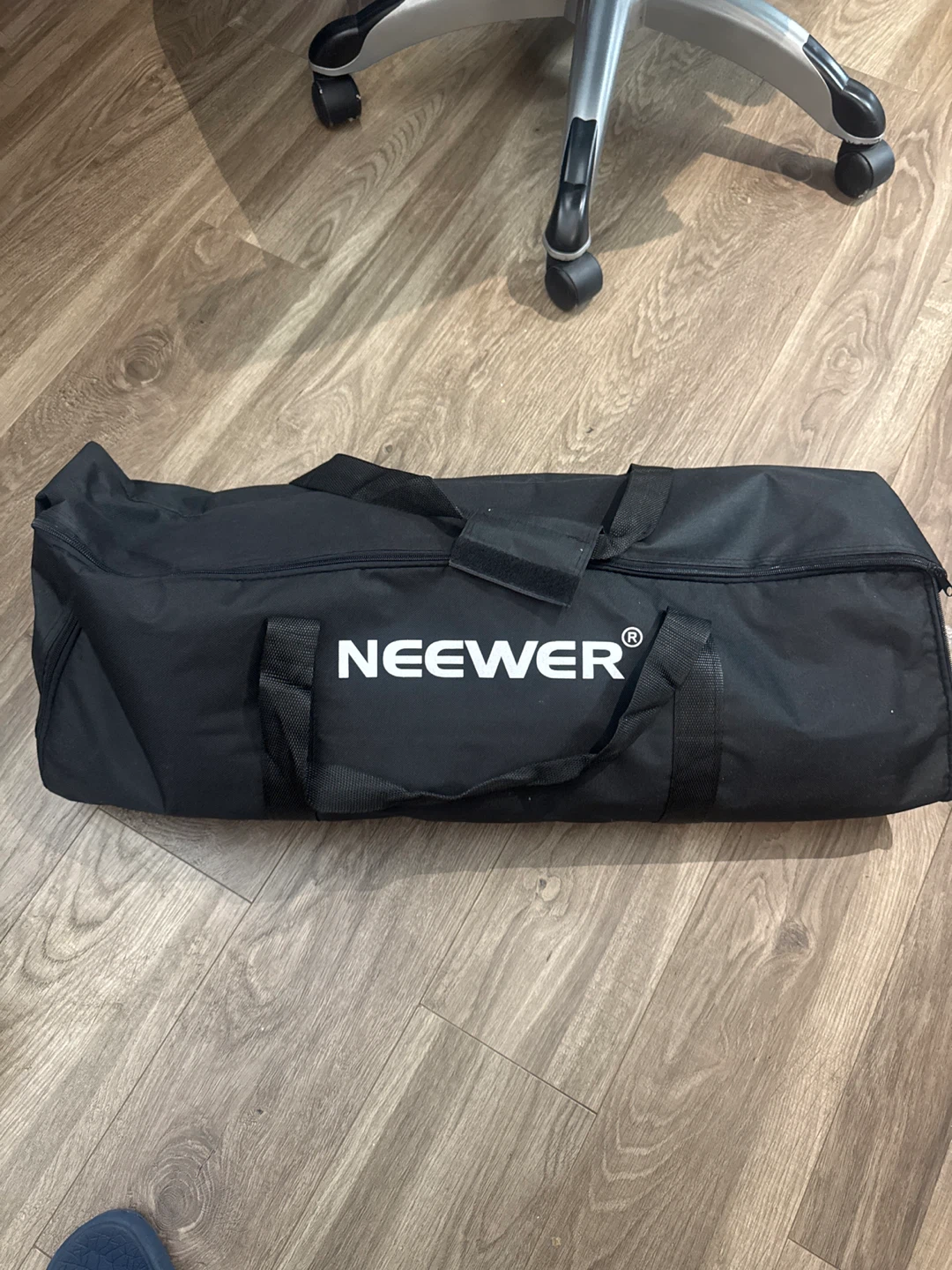 2-Pack Neewer 700W Lighting Kit with Softboxes and Carry Bag 2 - photo 2