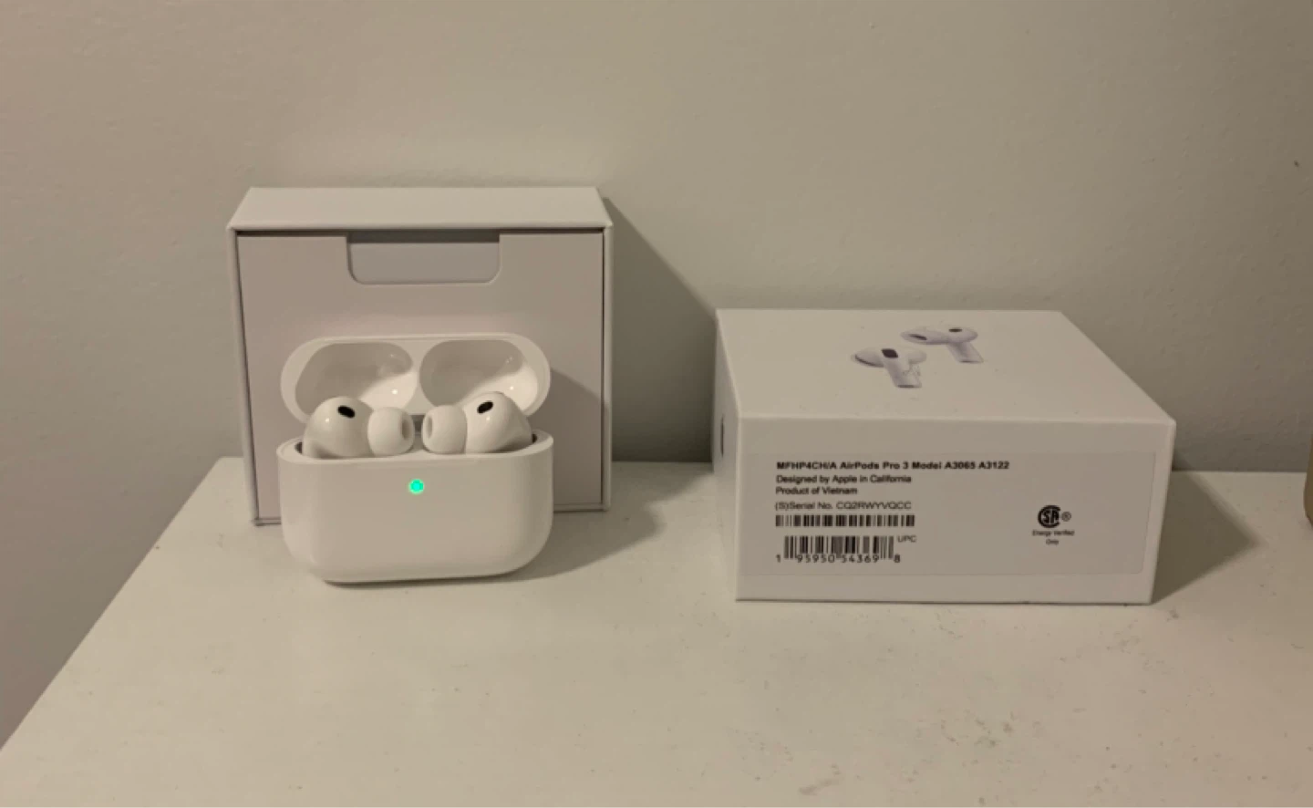 Apple AirPods Pro (3 rd generation) with MagSafe Charging Case