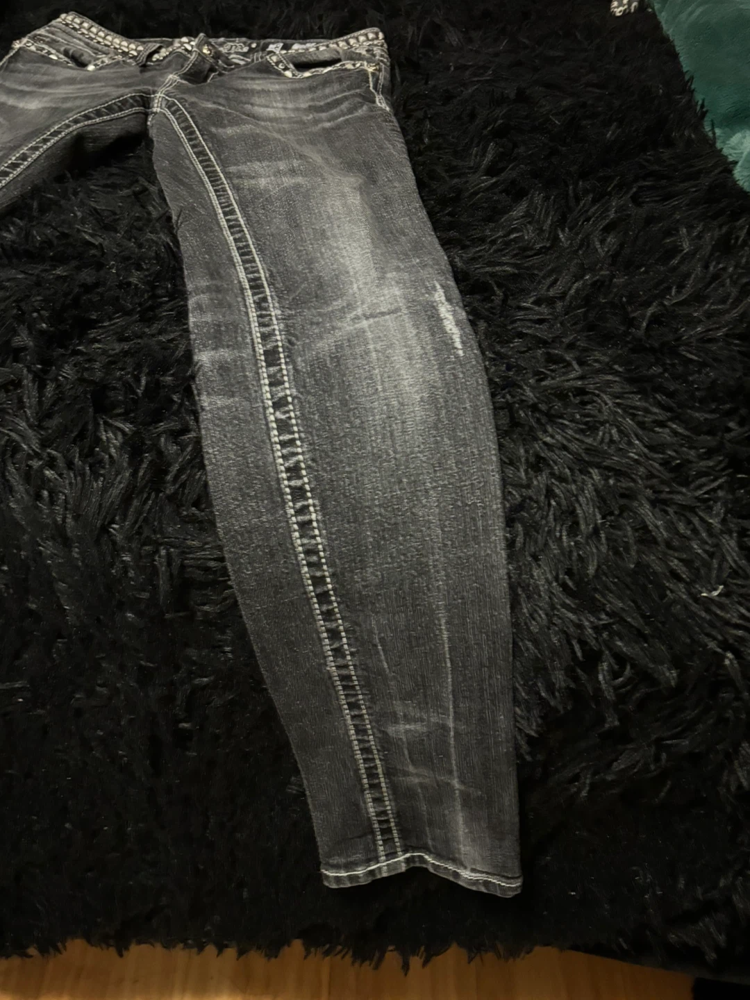 Miss Me Studded Jeans Size 28 - photo 3