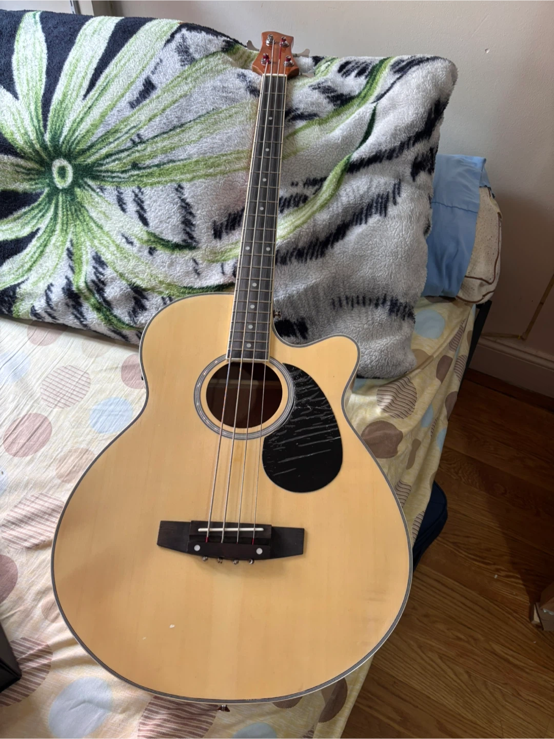 Vendo mi bajo acústico por que no lo utilizo, está casi nuevo - photo 2
