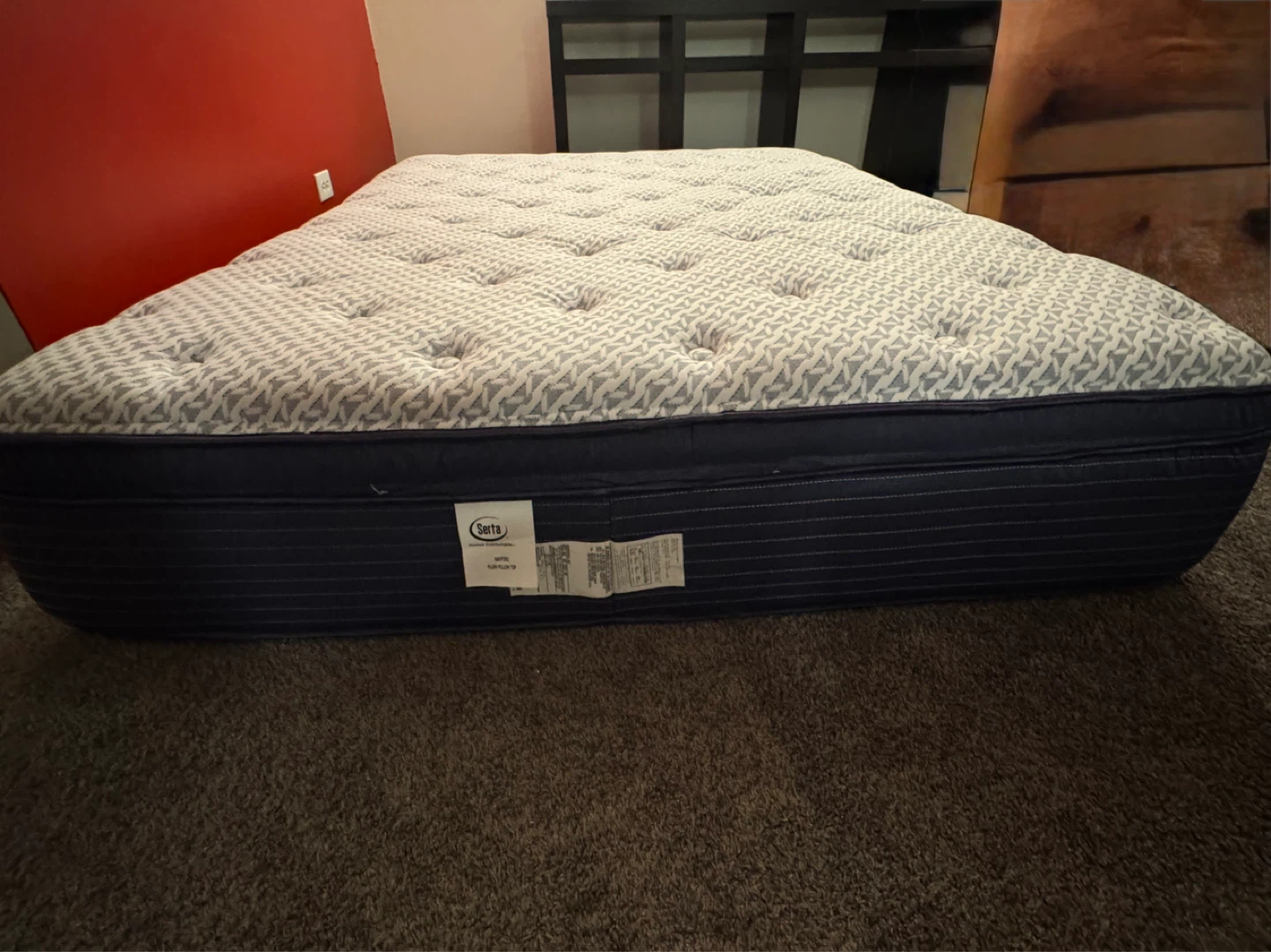 QUEEN Serta Mattress Radford Plush Pillow Top - photo 3
