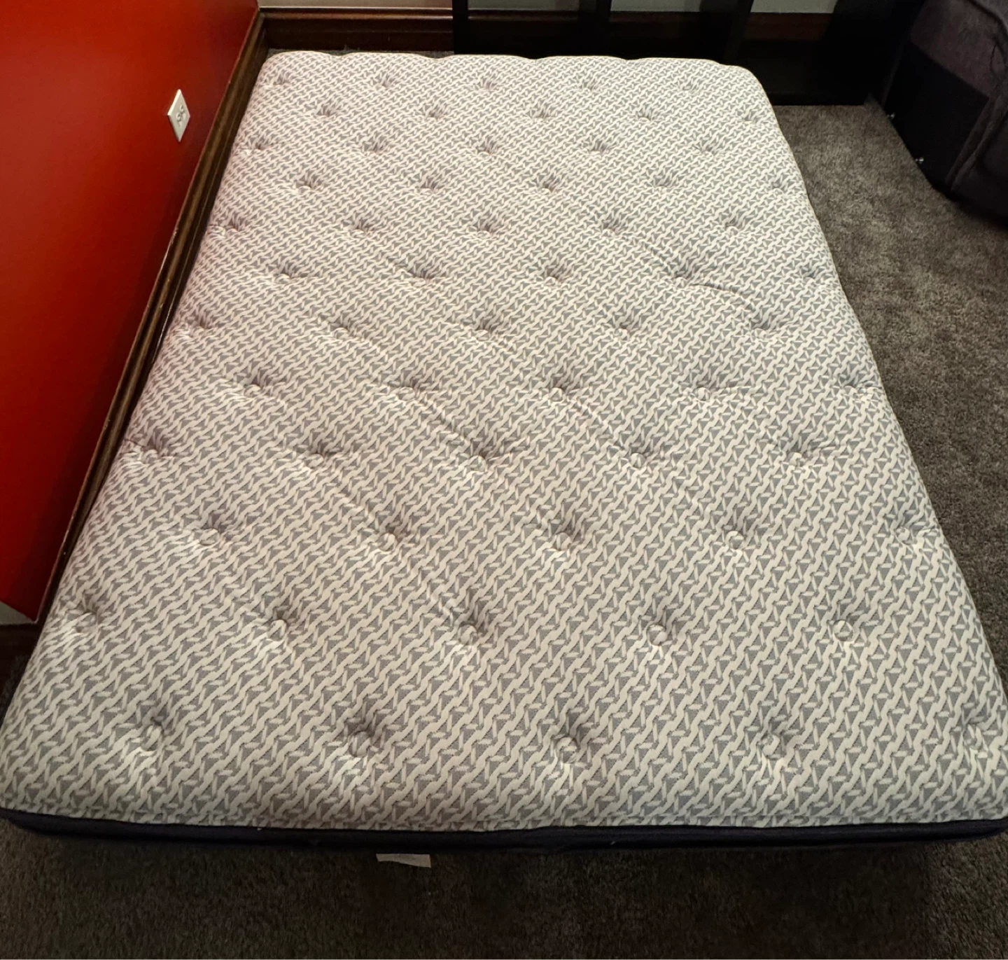 QUEEN Serta Mattress Radford Plush Pillow Top