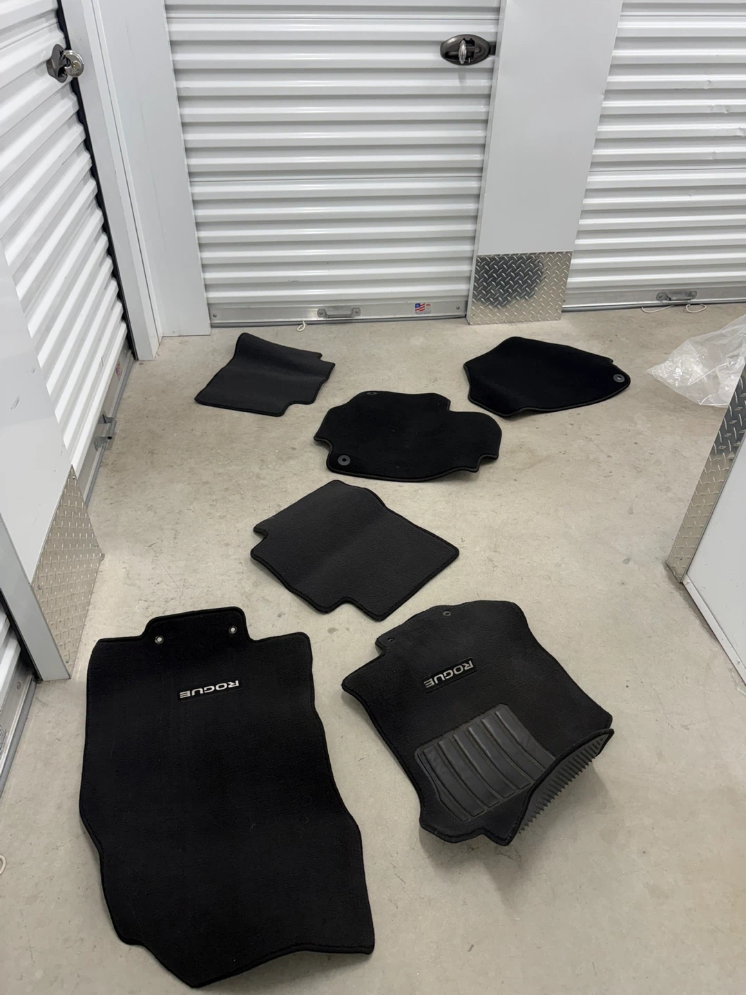 Set of Black Car Floor Mats "ROGUE"