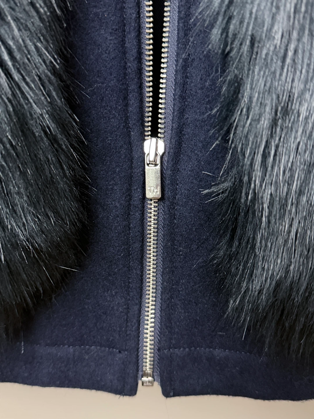Tommy Hilfiger Navy Wool & Faux Fur Vest - Size Medium - photo 3