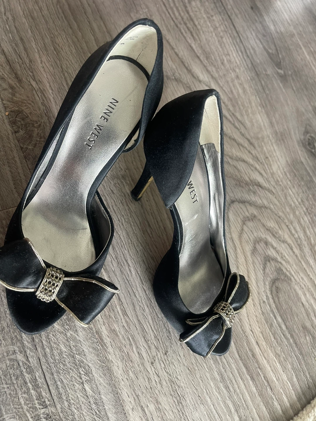 $10 for both. Size 6. - photo 3