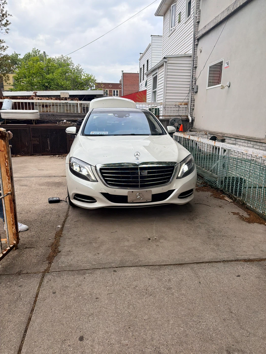 White Mercedes-Benz S-Class Sedan - photo 2