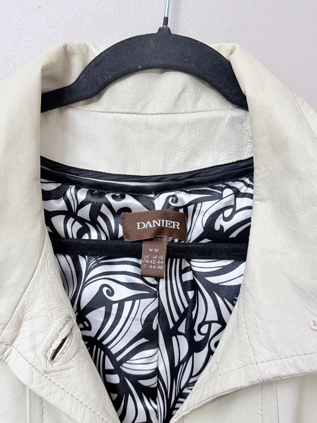 Danier Cream Genuine Leather Trench Coat Mid Length Medium - photo 2
